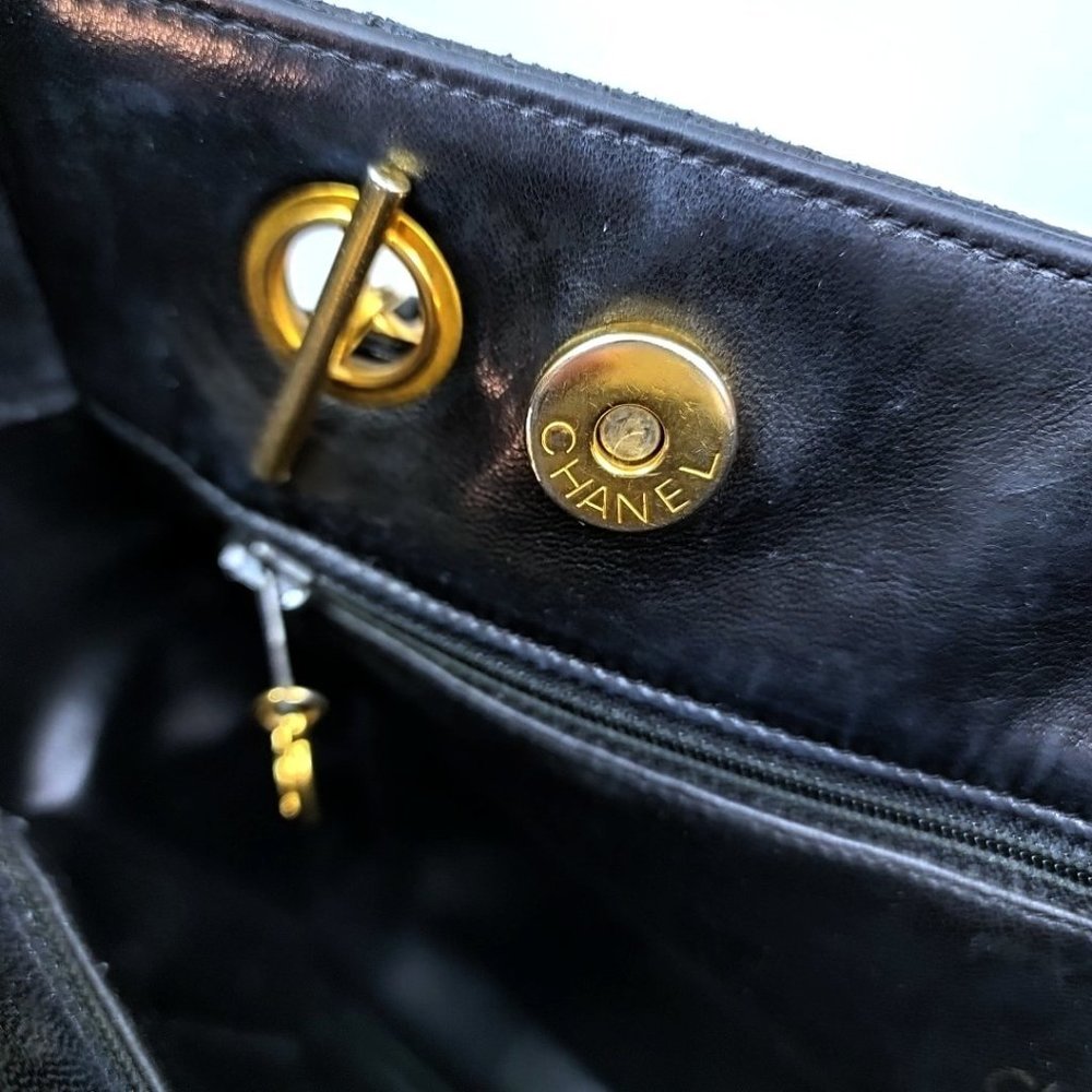 RARE 1991 Vintage Black Lambskin Chanel Purse - Authenticated! - Picture 10 of 15